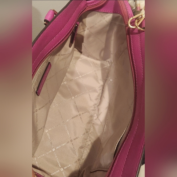 Gorgeous hot pink Michael Kors Selma Mdm Studded convertible crossbody bag - Picture 14 of 14